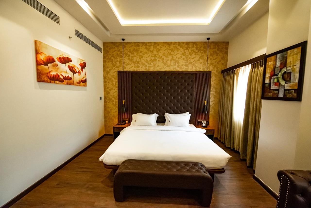 The Royal Palace Hotel 400703 Navi Mumbai Exterior foto